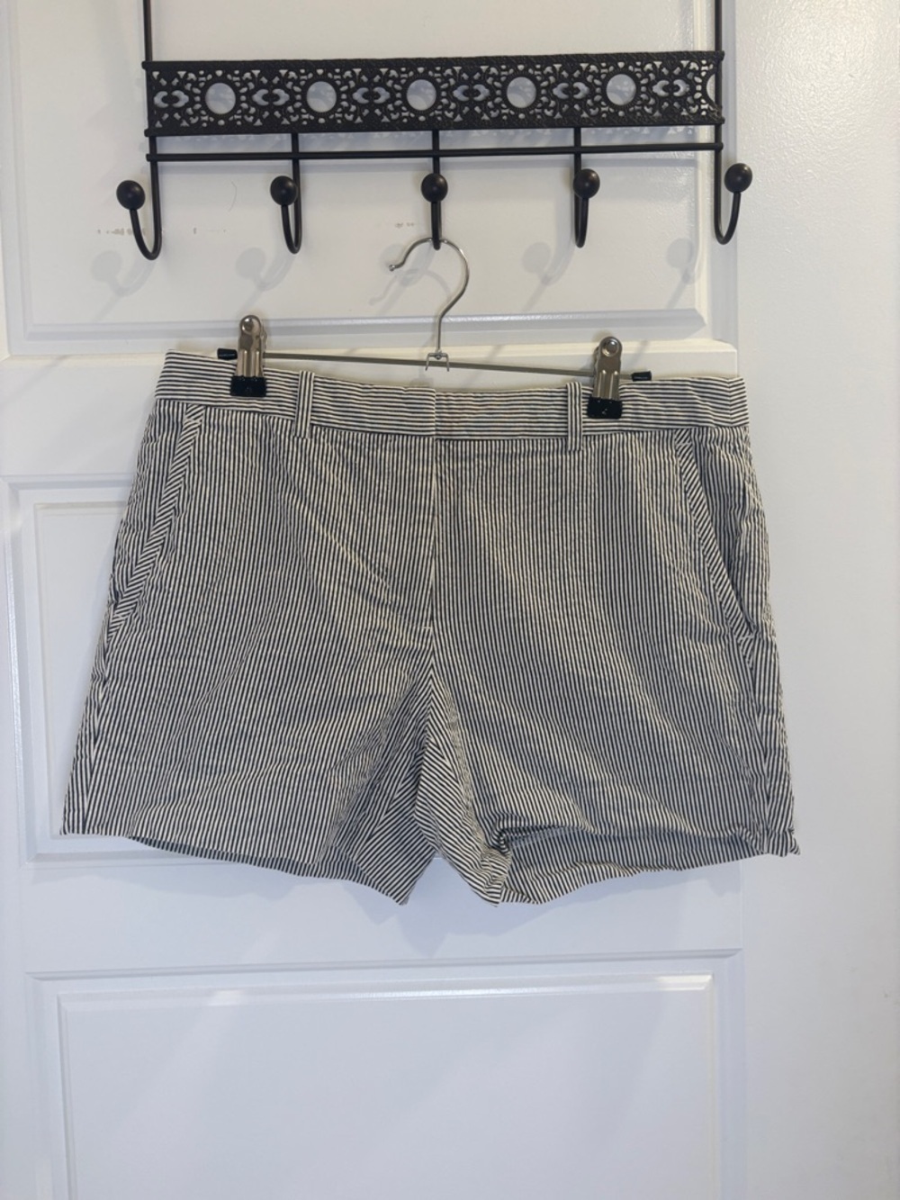 J.Crew Striped Shorts Black White Seersucker Cotton Size 6 Casual Summer